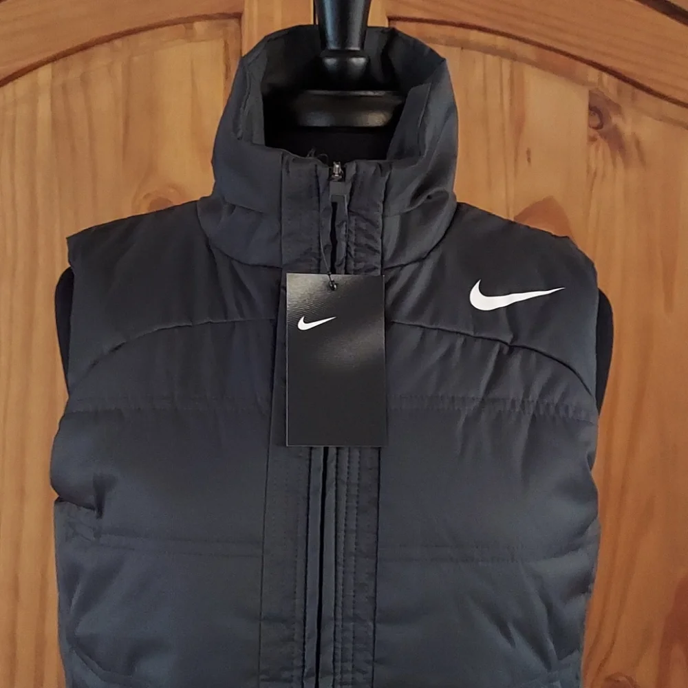 Nike - Picture 2 of 14
